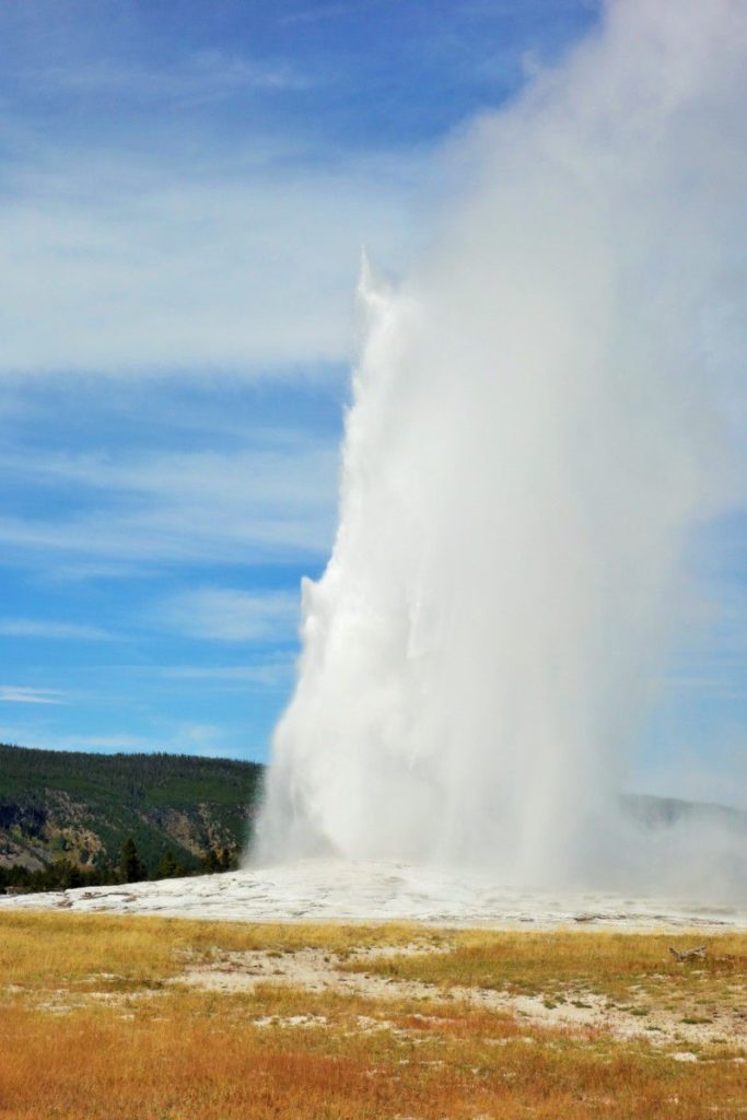 One Day In Yellowstone - Roadtrips & Rollercoasters