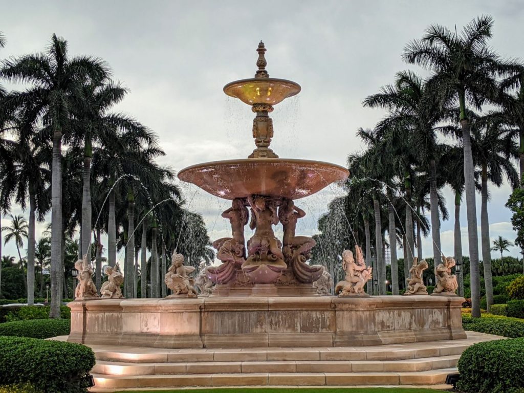 The Breakers fountain