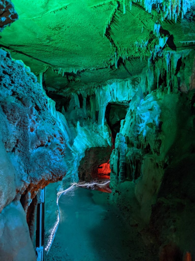 Raccoon Mountain Caverns