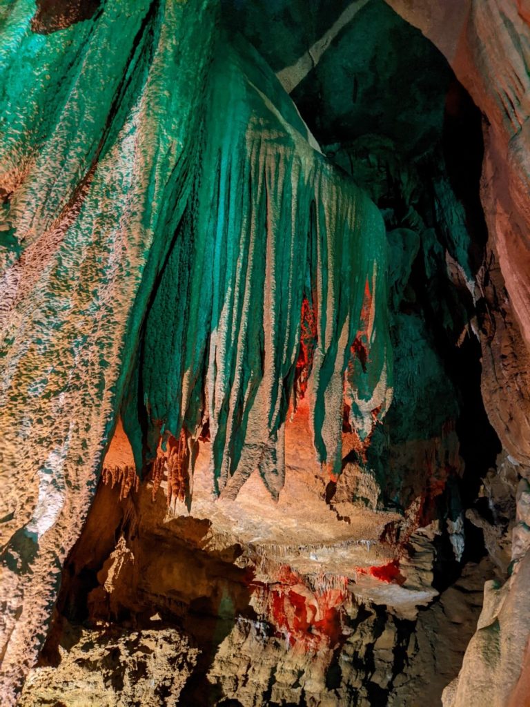 Raccoon Mountain Caverns