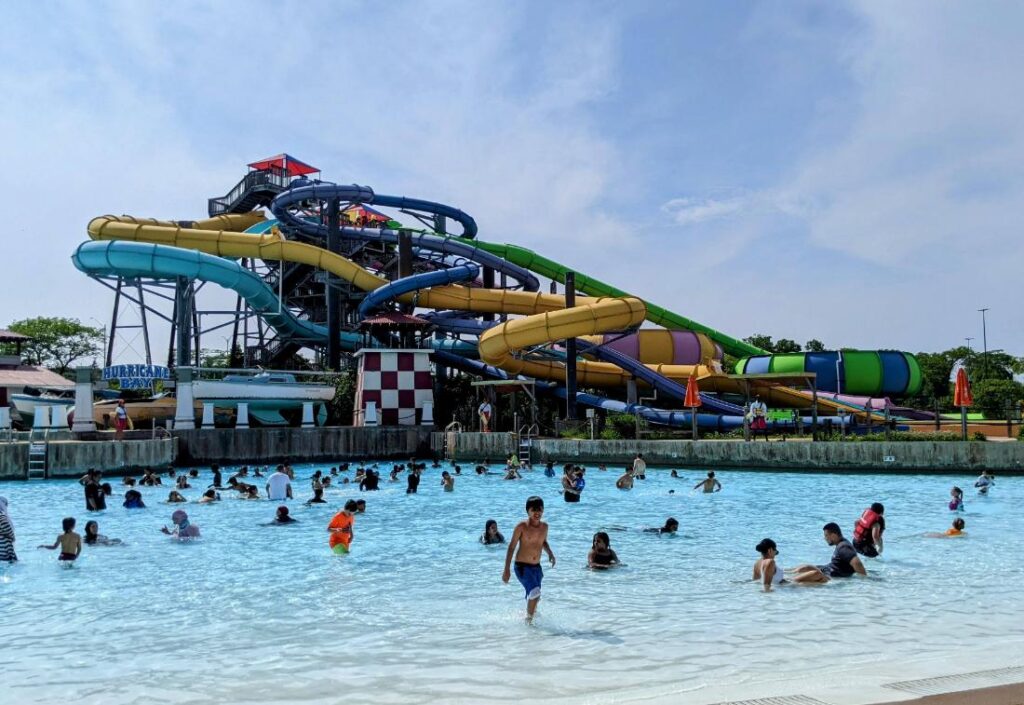 Hurricane Harbor Chicago