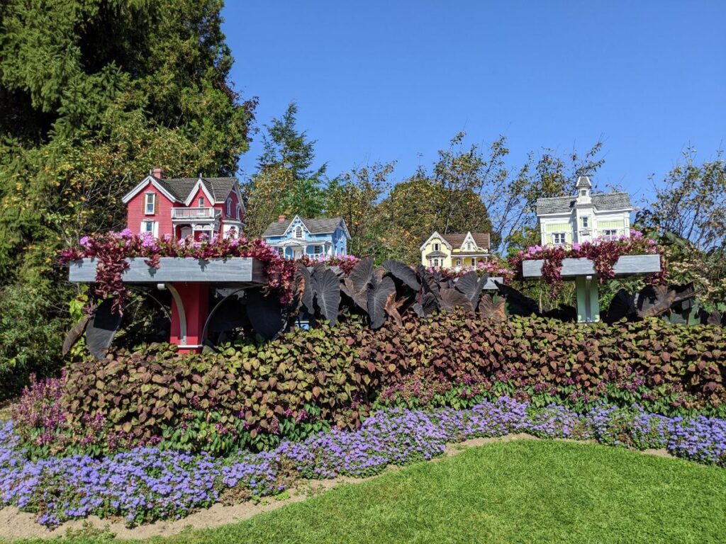 Niagara Falls - Floral Showhouse