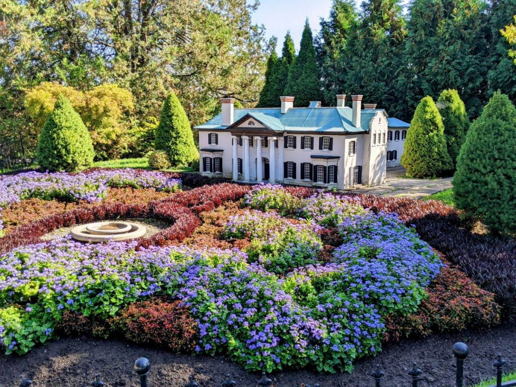 Niagara Falls - Floral Showhouse