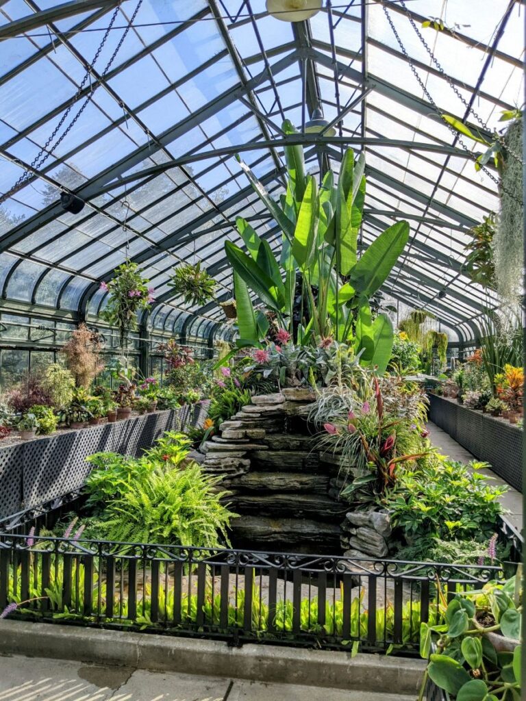 Niagara Falls - Floral Showhouse